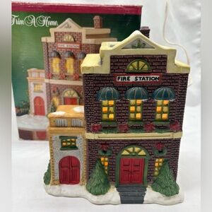Vintage Christmas Village Trim a Home Lighted Fire Station 1995 In Box